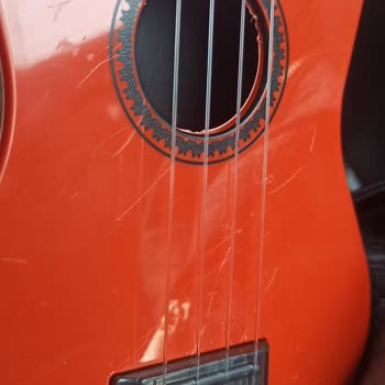 Micromax Toys Çizik Çıkan Oyuncak Gitar!