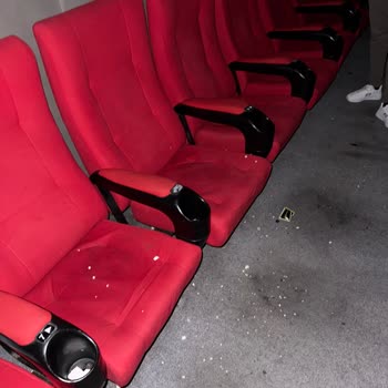 Sinema Salonunda Temizlik Ve Hizmet Eksikliği Şikayeti