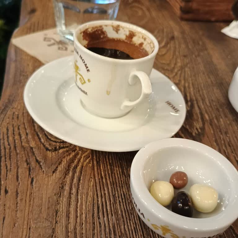 Pelikan AVM'de Kahve Yanında Temiz Su Sorunu