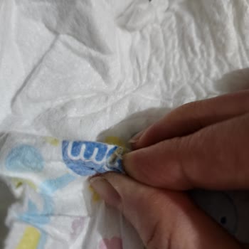Bebek Bezinde Güvenlik Tehlikesi: Molfix'ten Şok Eden Tahta Parçaları