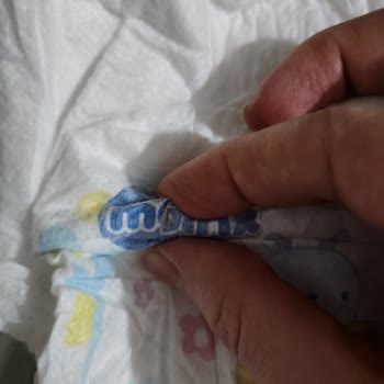 Bebek Bezinde Güvenlik Tehlikesi: Molfix'ten Şok Eden Tahta Parçaları