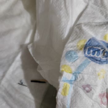 Bebek Bezinde Güvenlik Tehlikesi: Molfix'ten Şok Eden Tahta Parçaları