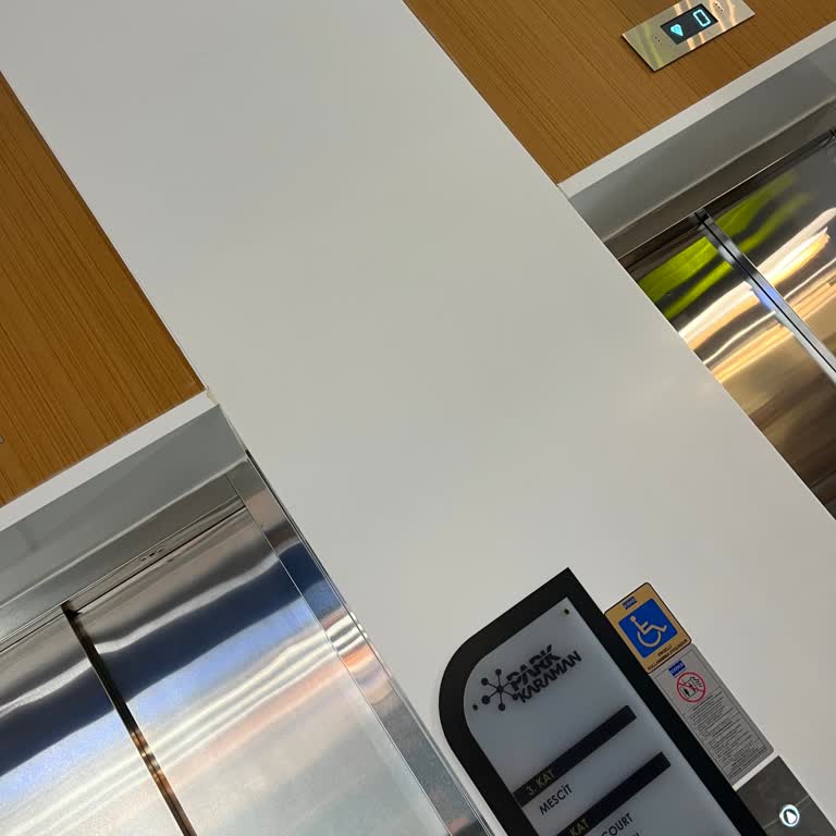 Karaman Park AVM Asansör Sorunu: Bebekli Aileler Mağdur