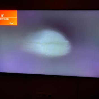 Vestel 4K TV Ekranında Beyaz Gölgelenme Sorunu