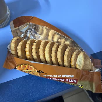 Hijyen Sorunu: Isırılmış Ve Lekeli Kurabiyeler