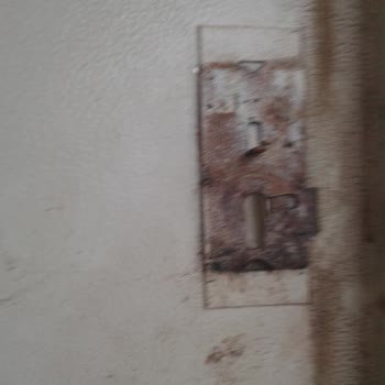 Elektrik Sayaç Kutusu Hasarı Ve İlgisizlik