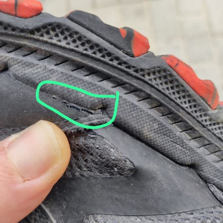 Zapatos Skechers con fallas, garantía no respetada tras 6 meses de uso