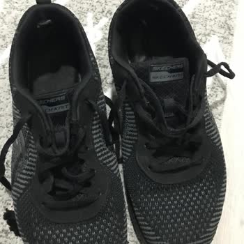 Experiencia negativa con zapatos Skechers, mala calidad y servicio al cliente