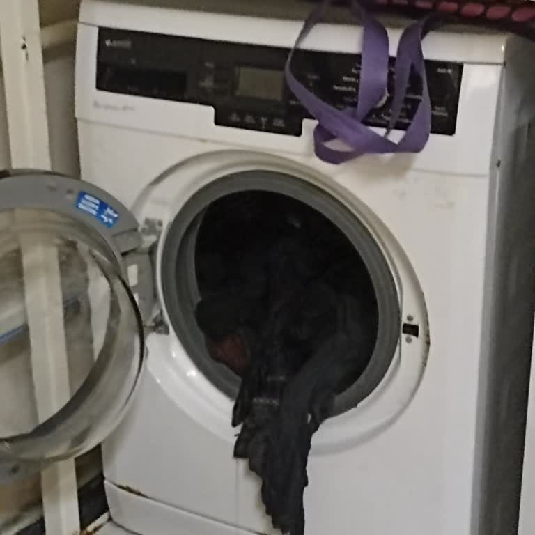 Çamaşır Makinesi Kapağı Açıkken Çalışıyor!