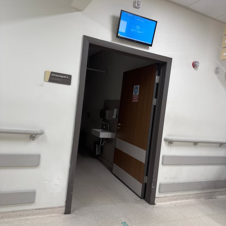 Hastanede Bekleme Çilesi Ve Yetersiz Hizmet