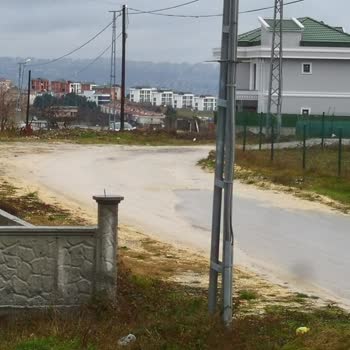 Uzun Süreli Sokak Lambası Ve Yol Sorunu