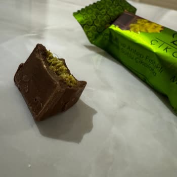 Beyoğlu Dubai Çikolatasından Çıkan Kıl Şoku