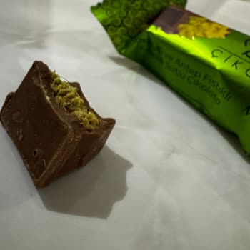 Beyoğlu Dubai Çikolatasından Çıkan Kıl Şoku