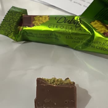 Beyoğlu Dubai Çikolatasından Çıkan Kıl Şoku