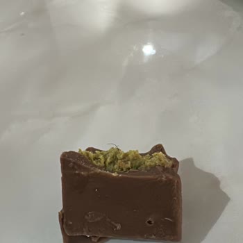 Beyoğlu Dubai Çikolatasından Çıkan Kıl Şoku