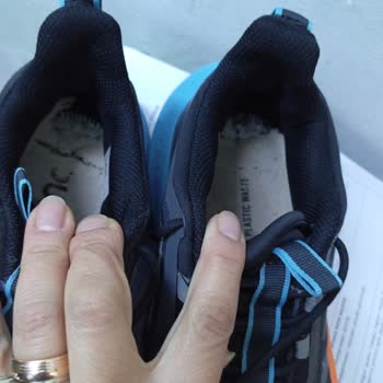 Problemas con zapatillas Adidas, deterioro en 5 meses y reclamo rechazado