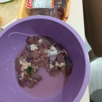 Lezita Tavuk Ciğeri Mağduriyeti: Yeşil Ve Siyah Parçalar