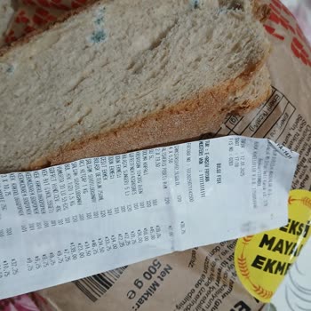 BİM'den Alınan Küflü Ekmek Şoku