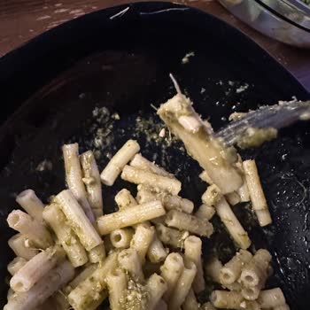 Pastavilla Sosunda İplik Benzeri Yabancı Maddeler