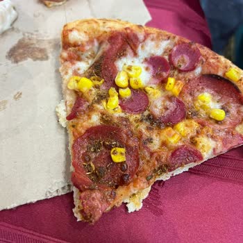 Pizzamın İçinden Saç Çıktı, Para İadesi Talep Ediyorum