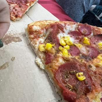 Pizzamın İçinden Saç Çıktı, Para İadesi Talep Ediyorum