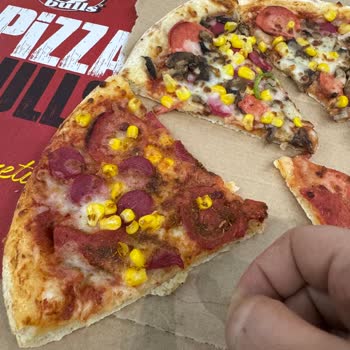 Pizzamın İçinden Saç Çıktı, Para İadesi Talep Ediyorum