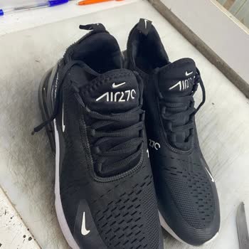 Long Street Üretim Hatası: Nike Ayakkabıda Taban Kopması!