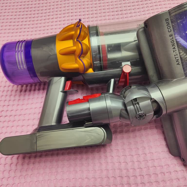 Dyson Süpürge Motor Başlığı Tekerlek Sorunu