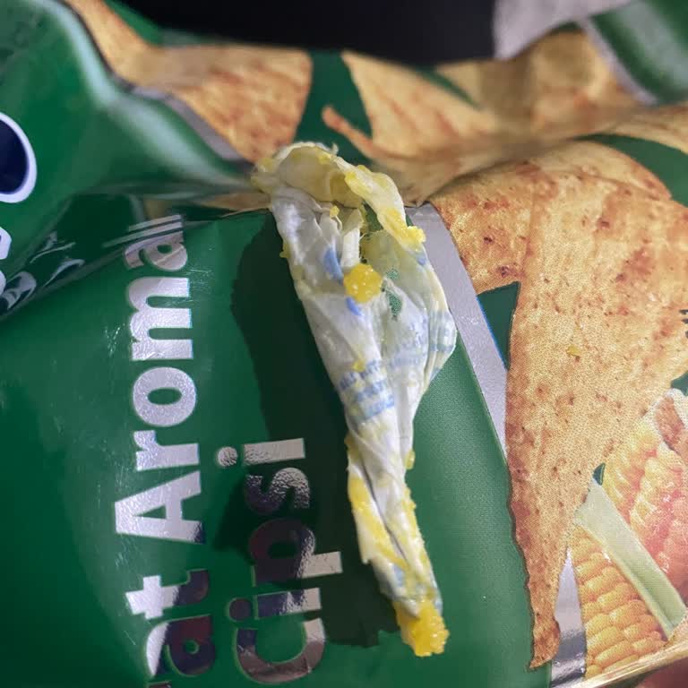 Cipsin İçinden Çıkan Pis Kağıt Şoku