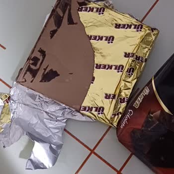 Bozuk Çikolata Ve Yanıtsız İletişim