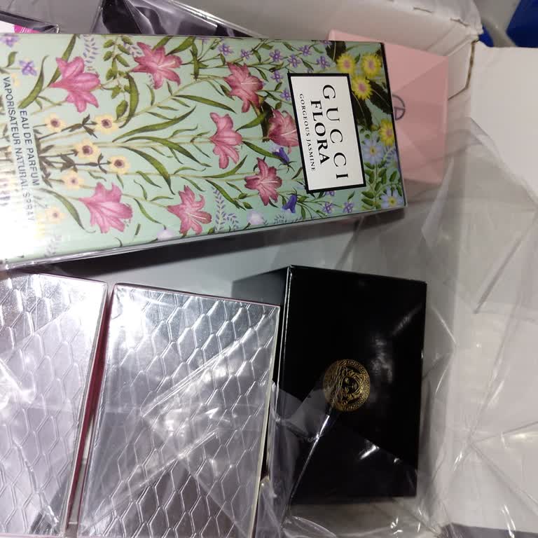 Toptanmarkaparfum.com.tr Şişelerin İçi Su Dolu