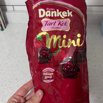 Ülker Tart Keklerde Plastik Koku Şikayeti