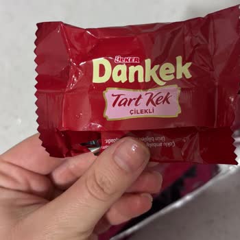 Ülker Tart Keklerde Plastik Koku Şikayeti