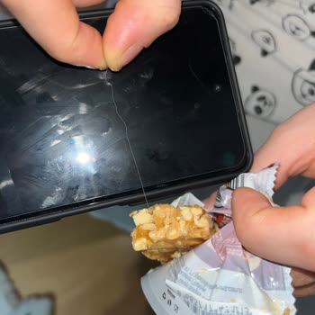 Hijyen Sorunu: Yer Fıstıklı Krokan İçinden Çıkan Beyaz Saç