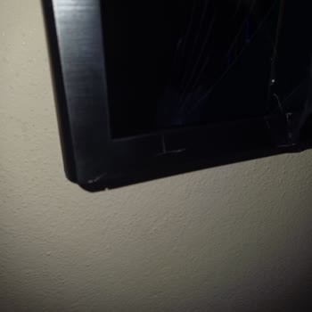 Güreller Elektronik Teslimatta Hasarlı TV Ve Yetersiz Destek!