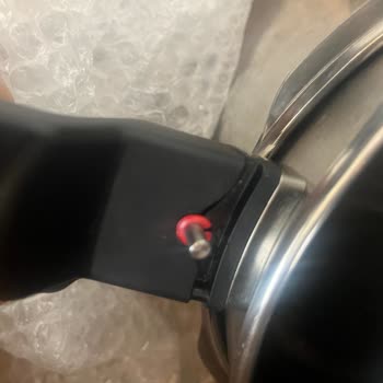 Ciddiyetsiz Hizmet Ve Kırık Tencere Kulpları