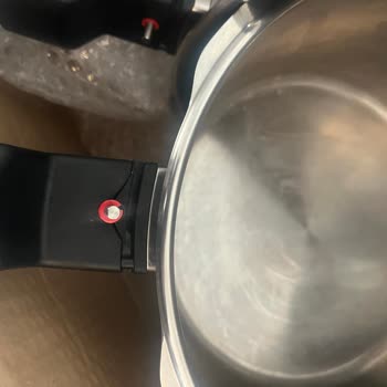 Ciddiyetsiz Hizmet Ve Kırık Tencere Kulpları