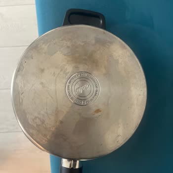 Ciddiyetsiz Hizmet Ve Kırık Tencere Kulpları