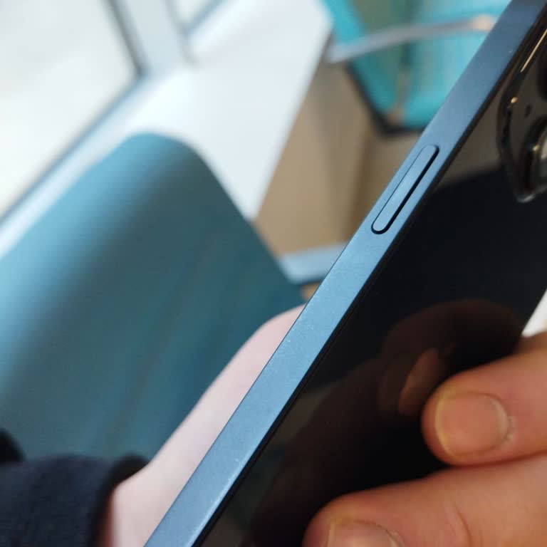 Apple İphone 13'te Boya Atma Sorunu Ve Yetersiz Destek