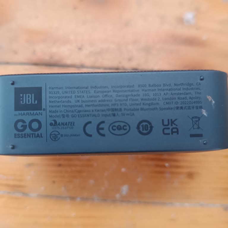 JBL GO Essential Kendi Kendine Kapanıyor