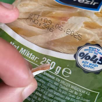 BİM Peynirdeki Garip Cisim Şoku