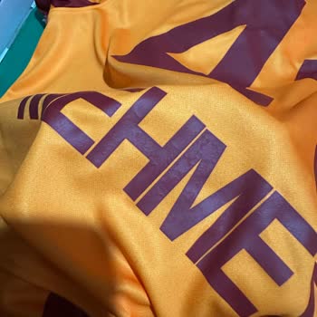 GS Store'dan Gelen Hayal Kırıklığı: Kalitesiz Forma Ve Geç Teslimat