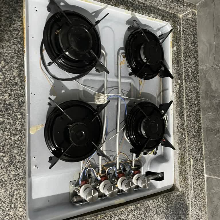 Kumtel Ankastre Setinin Camı Patladı Ve Müşteri Hizmetleri Ulaşılamıyor