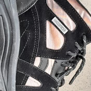 Skechers Ayakkabıda Beklenmedik Deformasyon