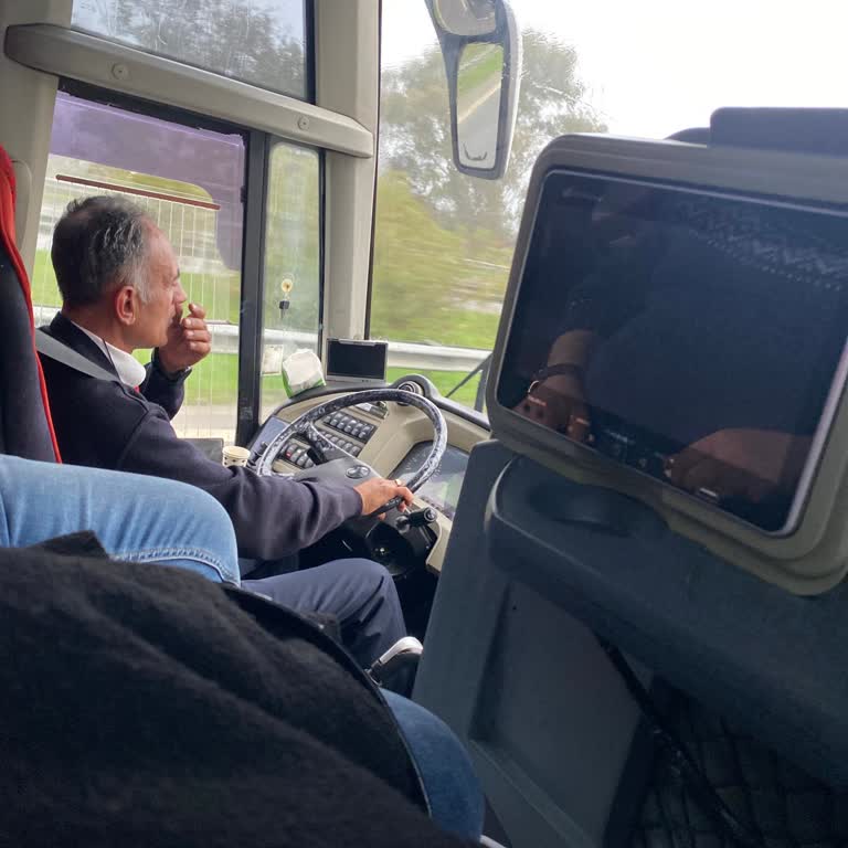 Seyir Halinde Sigara İçen Şoförle Yolculuk Kabusu