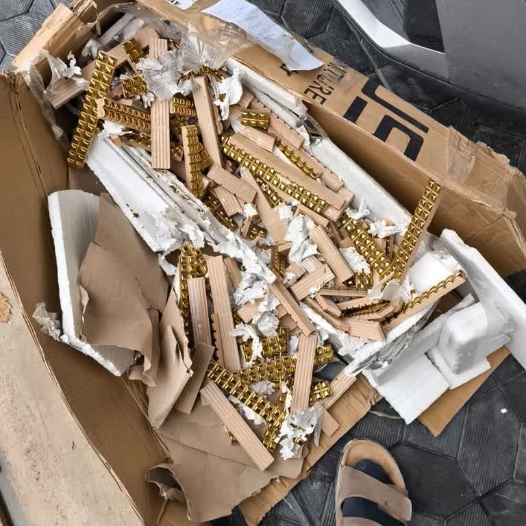 Emek Yapı Market (İstanbul) Kırık Gelen Ürünler