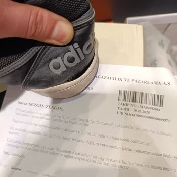 Adidas Ayakkabıda Üretim Hatası Mağduriyeti