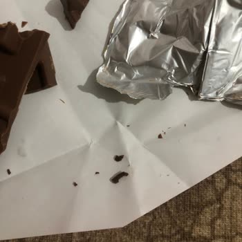 Çikolatanın İçinden Çıkan Plastik Parça Şoku