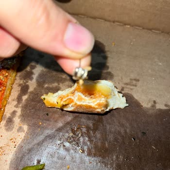Domino's Pizzada Şok Eden Küpe Sürprizi