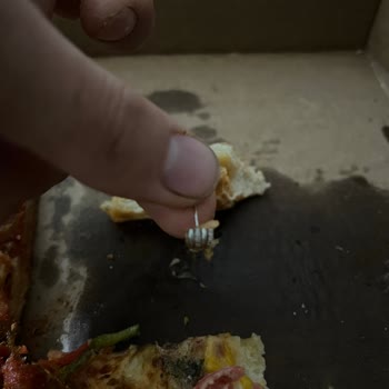 Domino's Pizzada Şok Eden Küpe Sürprizi